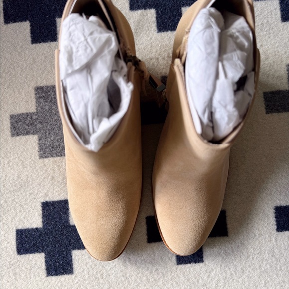 TOMS Hadley Oatmeal Sueded Wedge Bootie Size 9 NIB - Picture 5 of 9